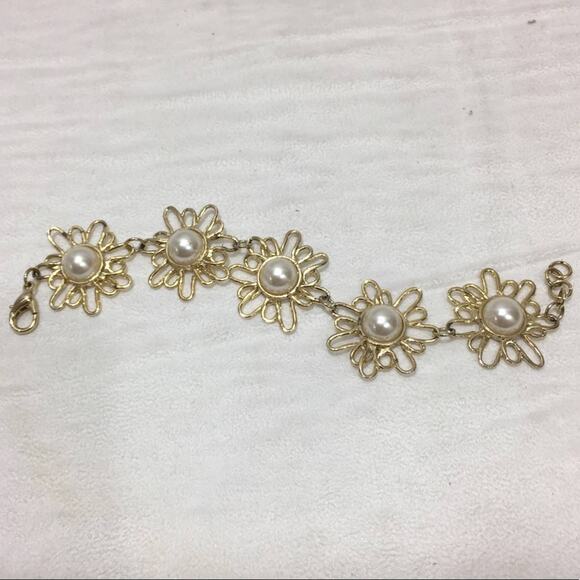 No Brand Jewelry - Gold tone & faux pearl flower bracelet, floral fashion jewelry